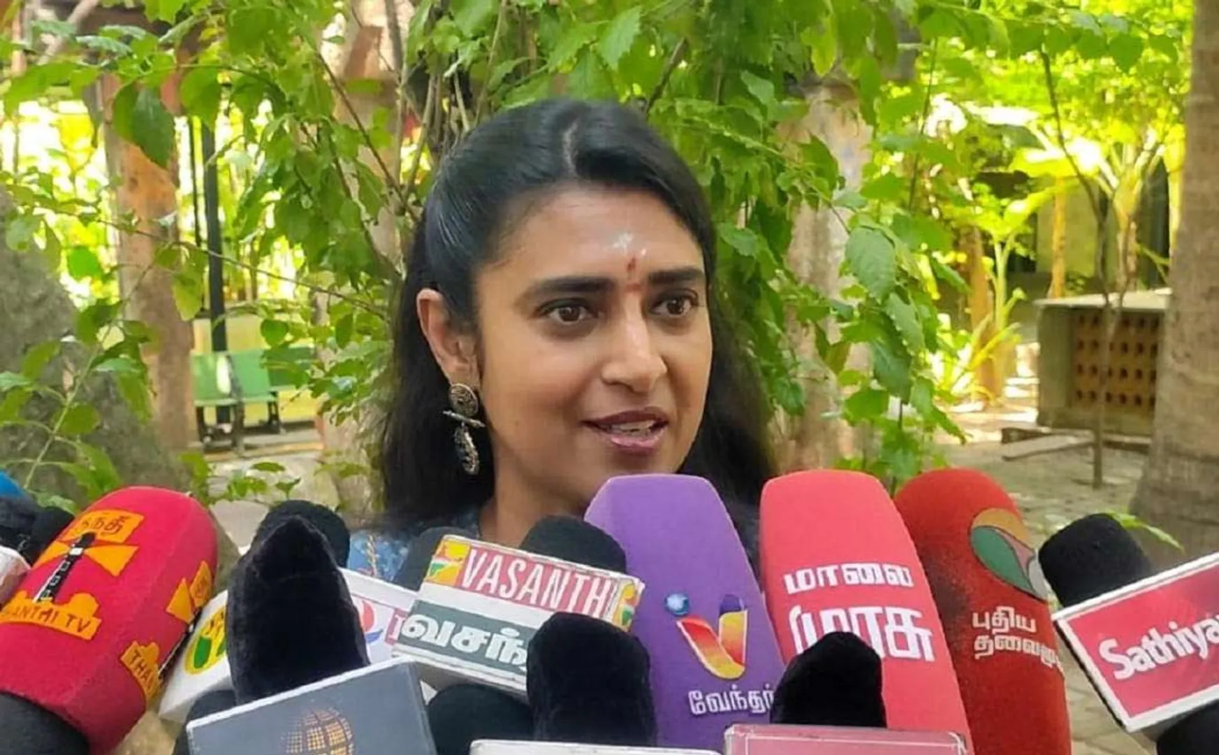 Karnataka needs a struggle that will affect it say actress Kasthuri