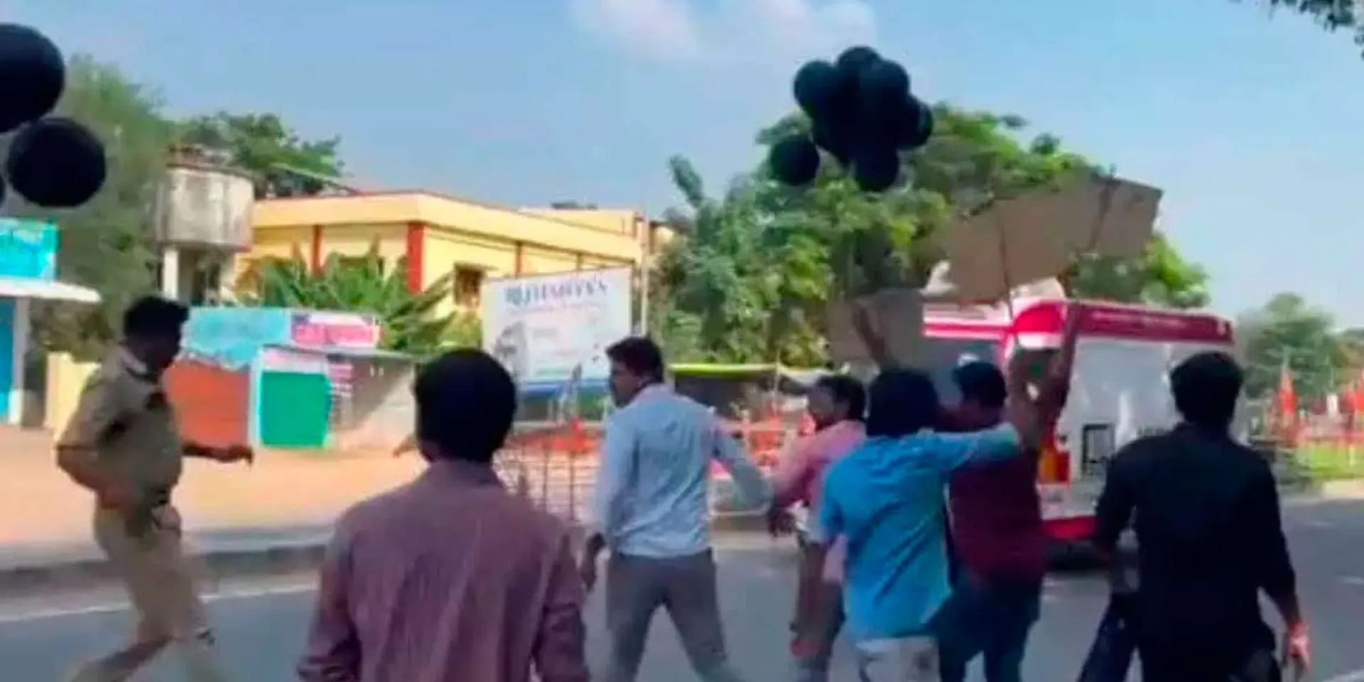 Black balloon for Amit Shah in Telangana