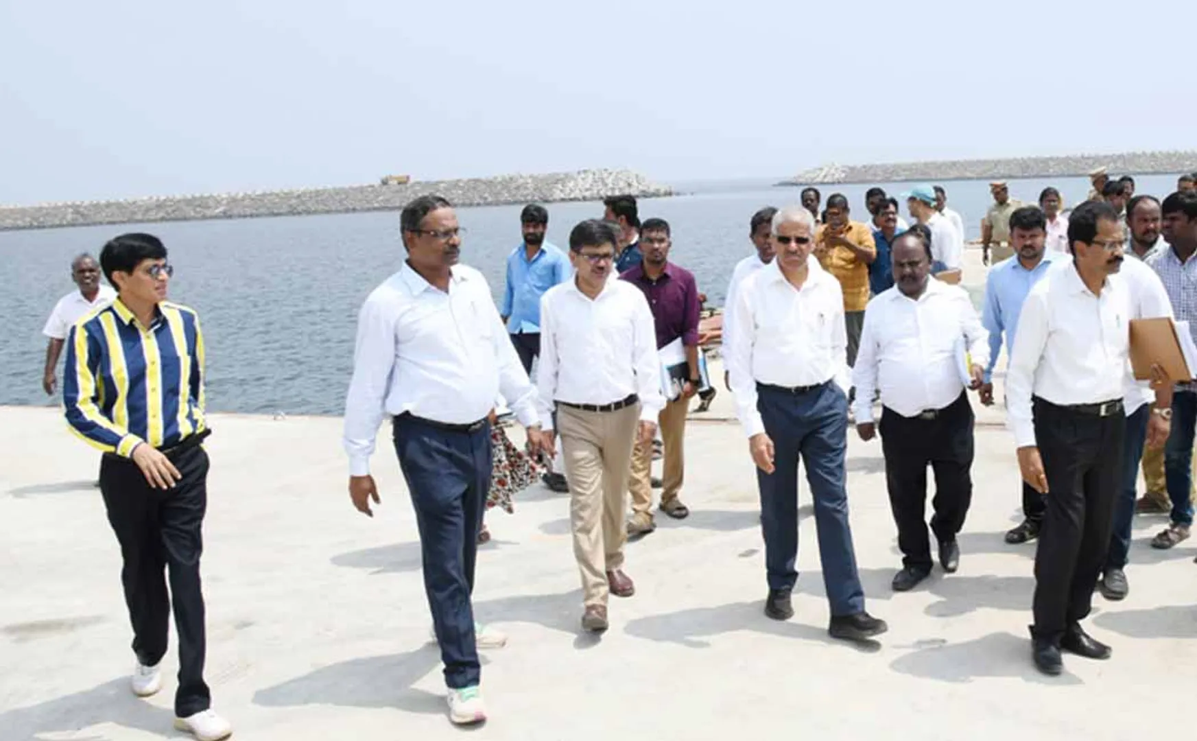 Chief Secretary inspects suurai Fishing Port
