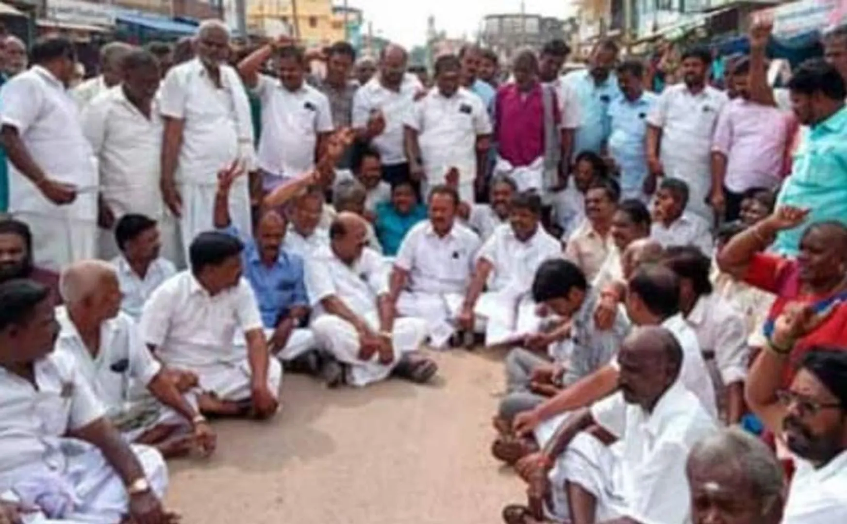 Clash between DMK and AIADMK in Ariyalur
