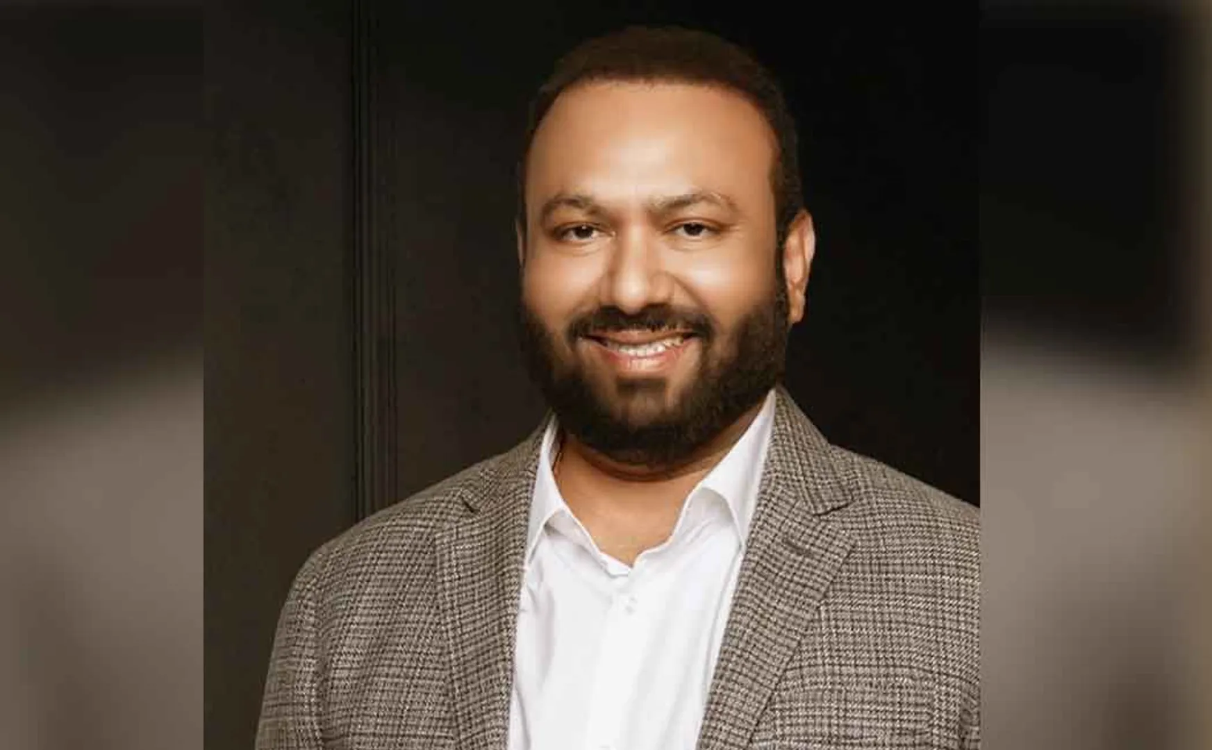 Producer Subhaskaran congratulates the star director