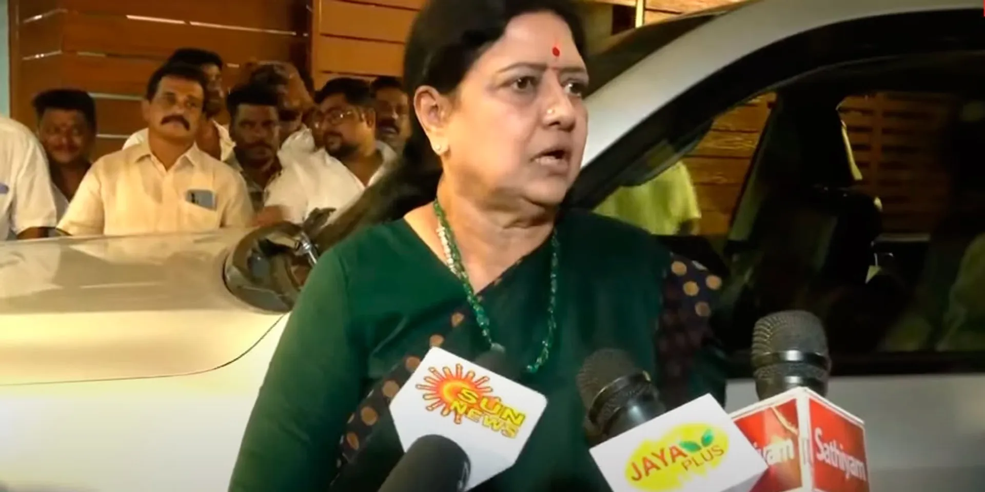 Sasikala gave a sensational twist in politics, "Ops''
