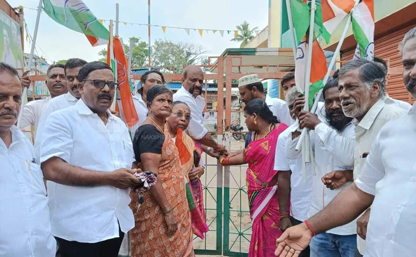 Volunteers locked the Congress office!