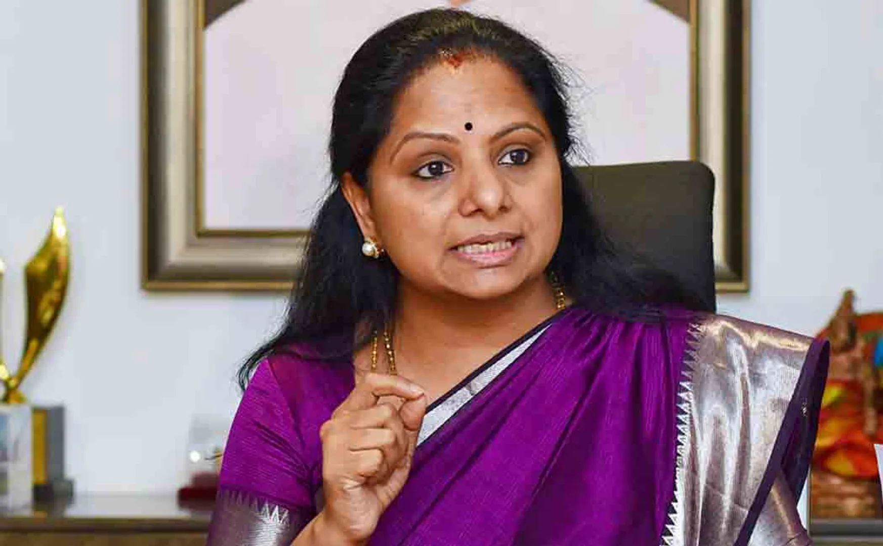  Chandrasekhara Rao's daughter criticize priyanka gandhi