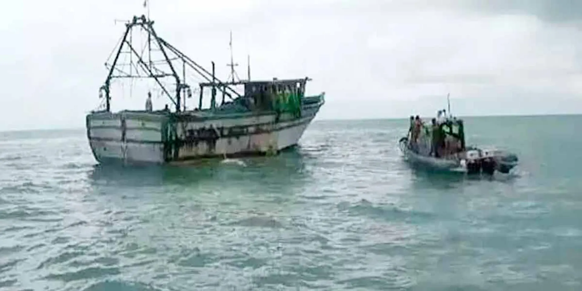  Sri Lankan pirates attack Arukatuthurai fishermen