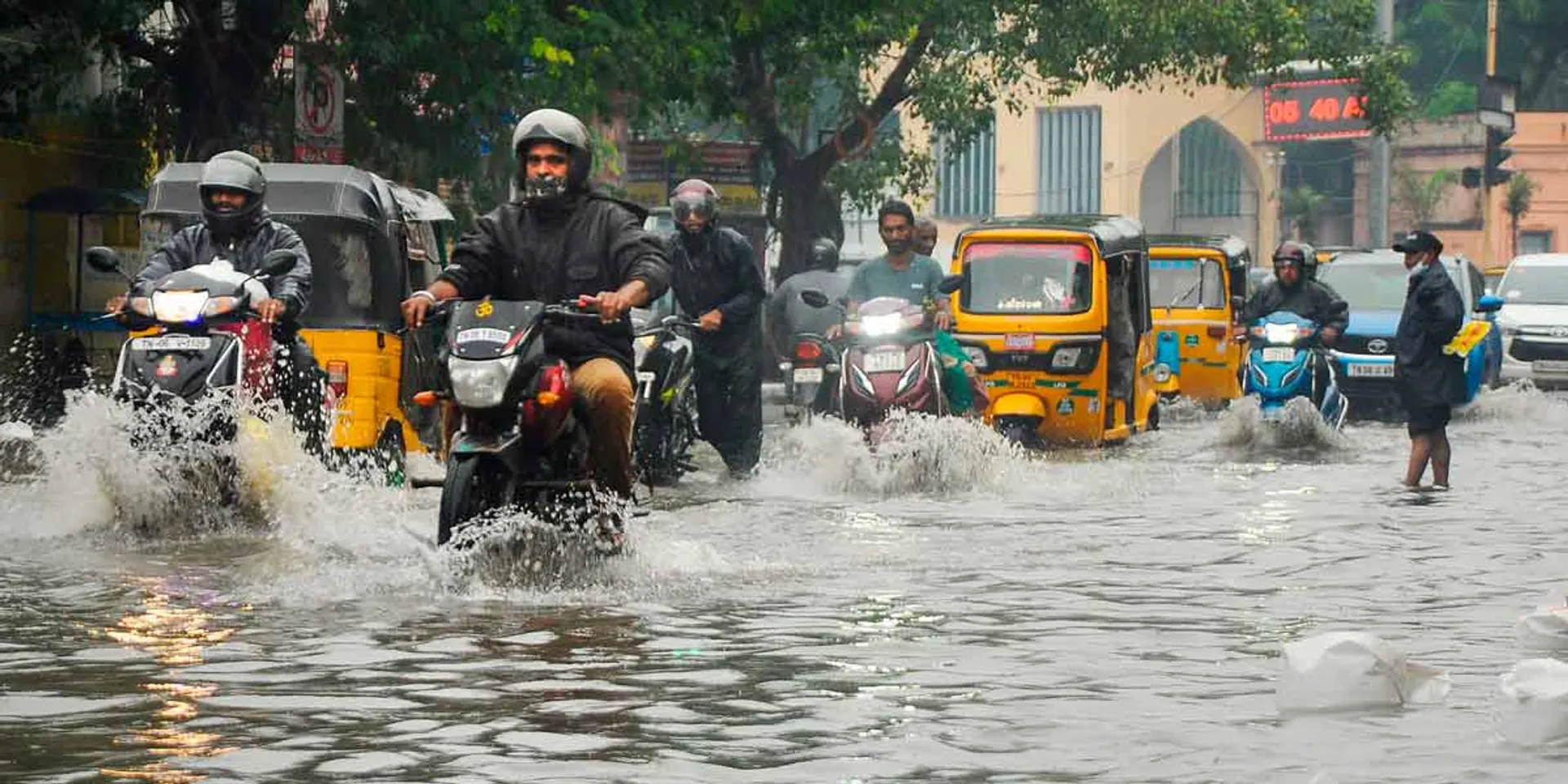 Chance of heavy rain in 8 districts