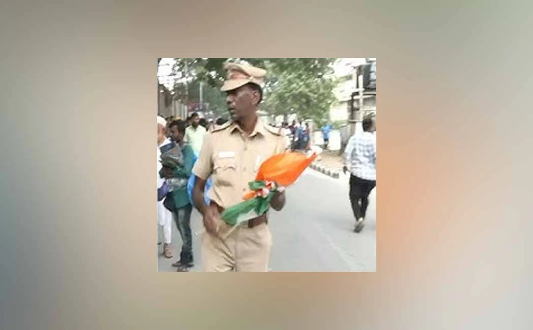 SI insulted the national flag! Commissioner who took action