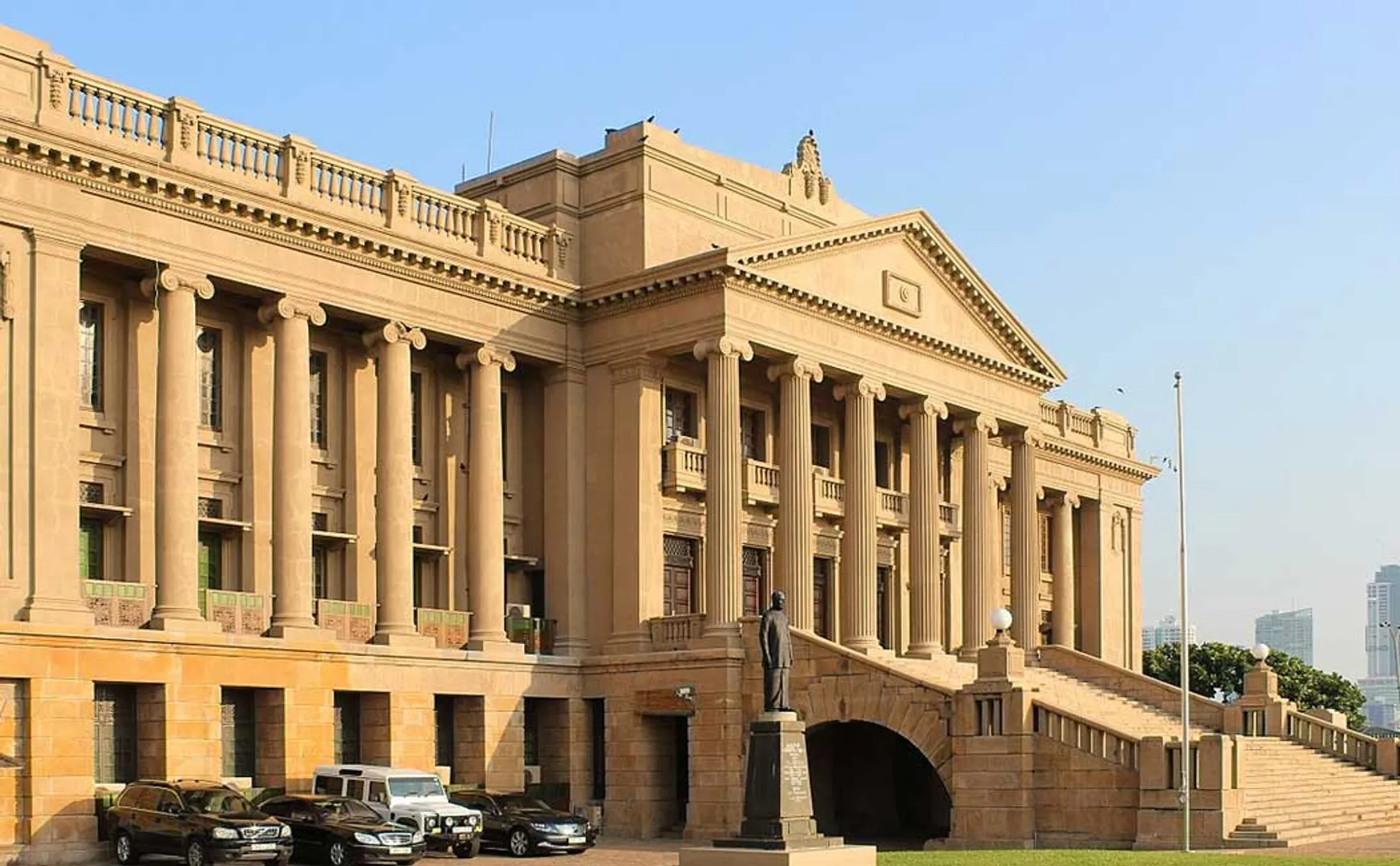 Announcement that Indians no longer need a visa to visit Sri Lanka