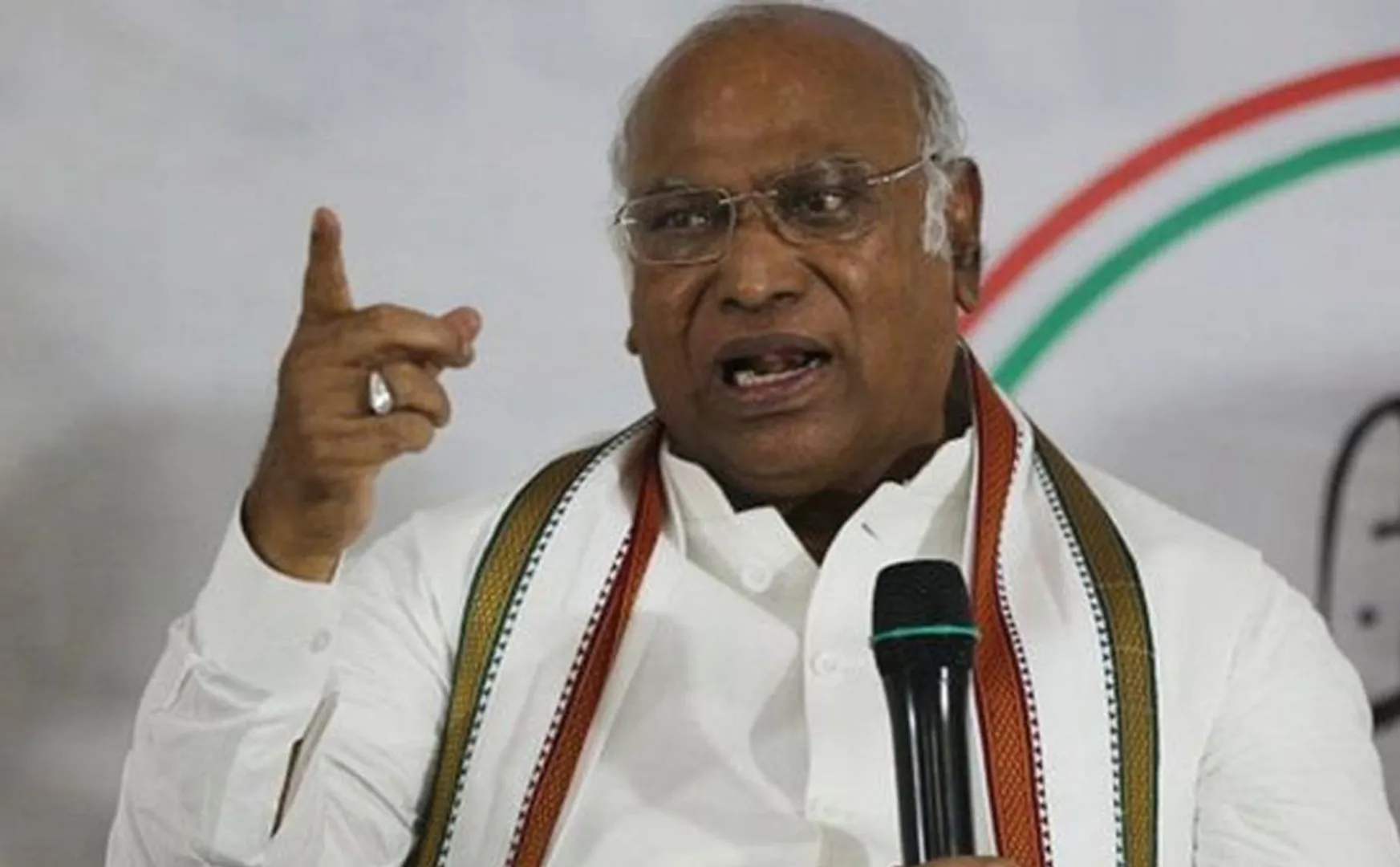 mallikarjuna garkhe has condemned the 14 children were affected by HIV