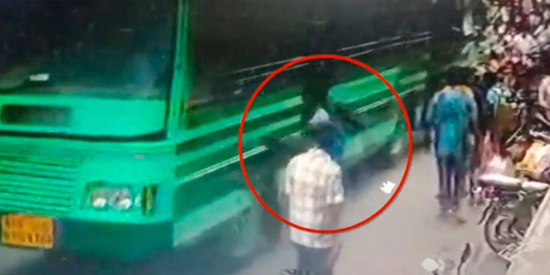  A schoolboy tried to board the bus; Shocking CCTV footage