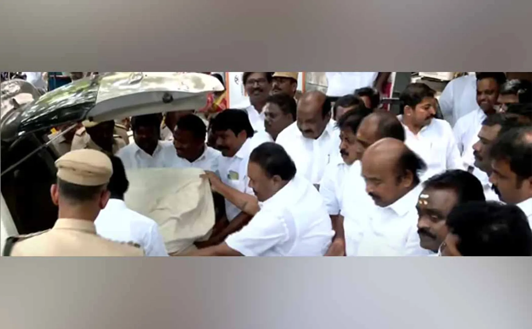 Dindigul Srinivasan who received the Muthuramalinga Devar Gold Shield