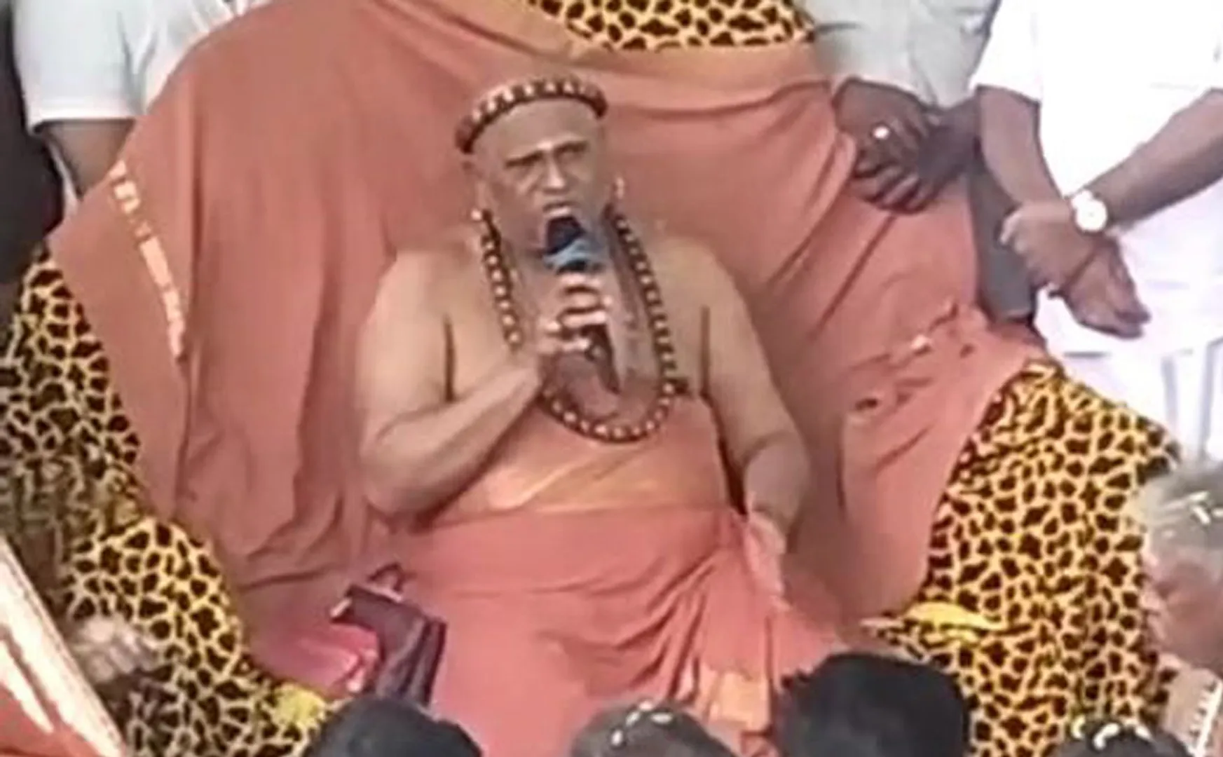  Atinam spoke about politics in a spiritual ceremony