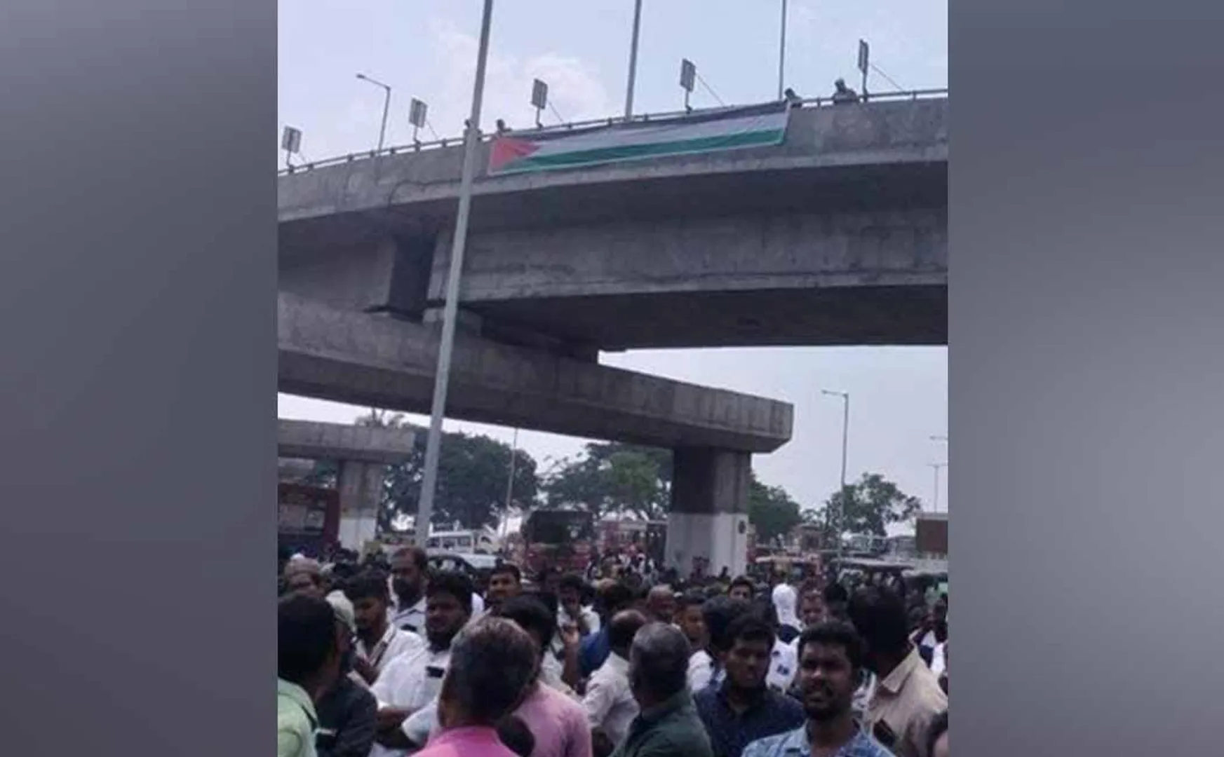 Palestinian flag flown on bridge; Police registered a case