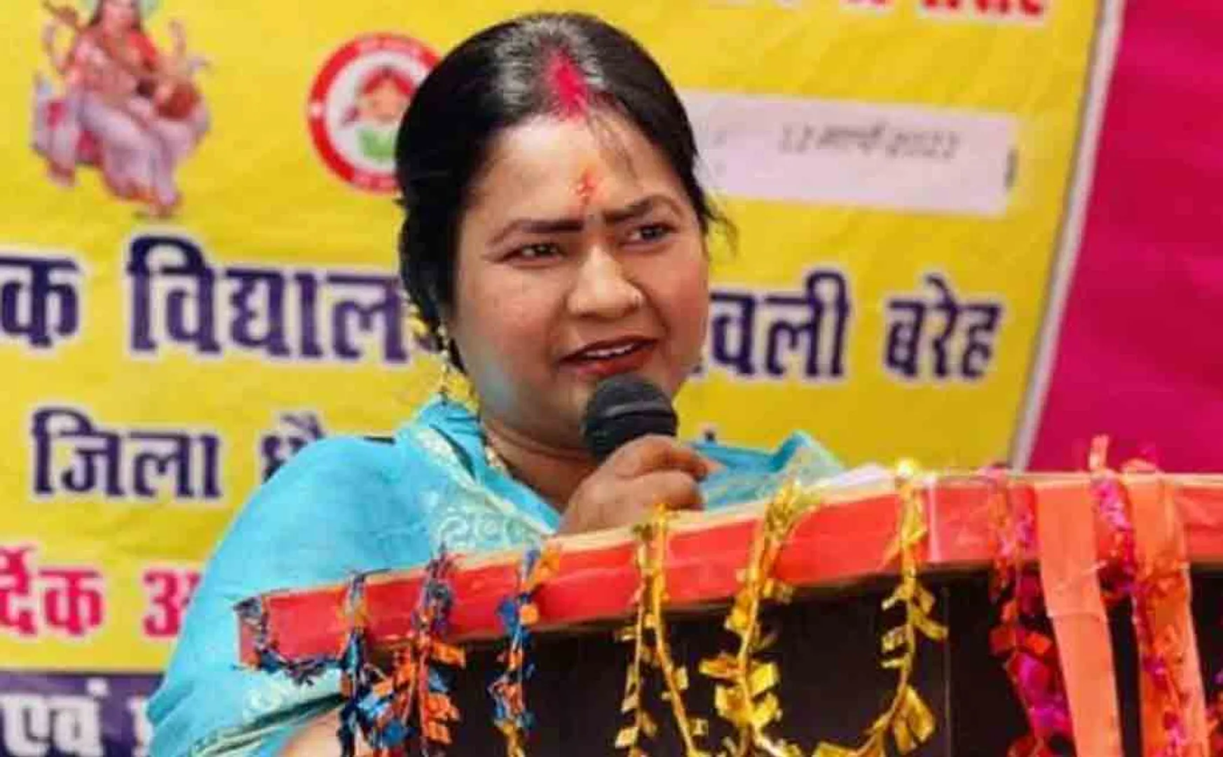 BJP woman MLA joins Congress in uttarpradesh