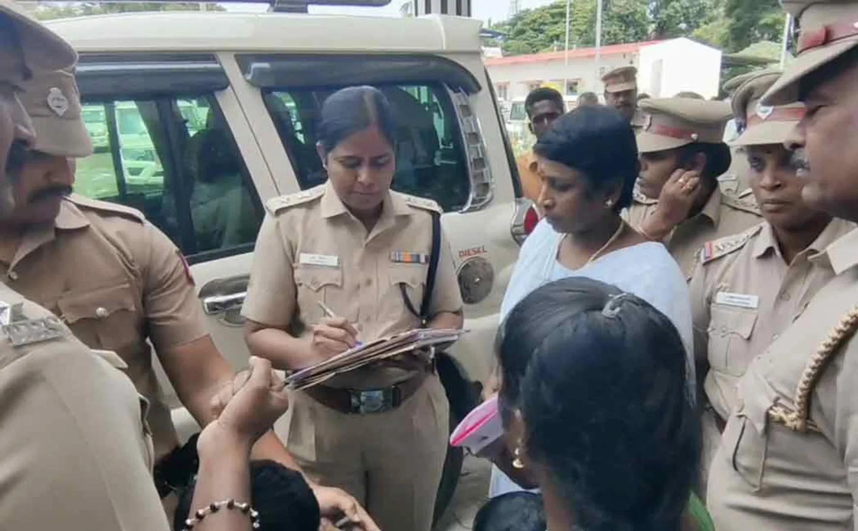 Woman gave complaint on collector office 