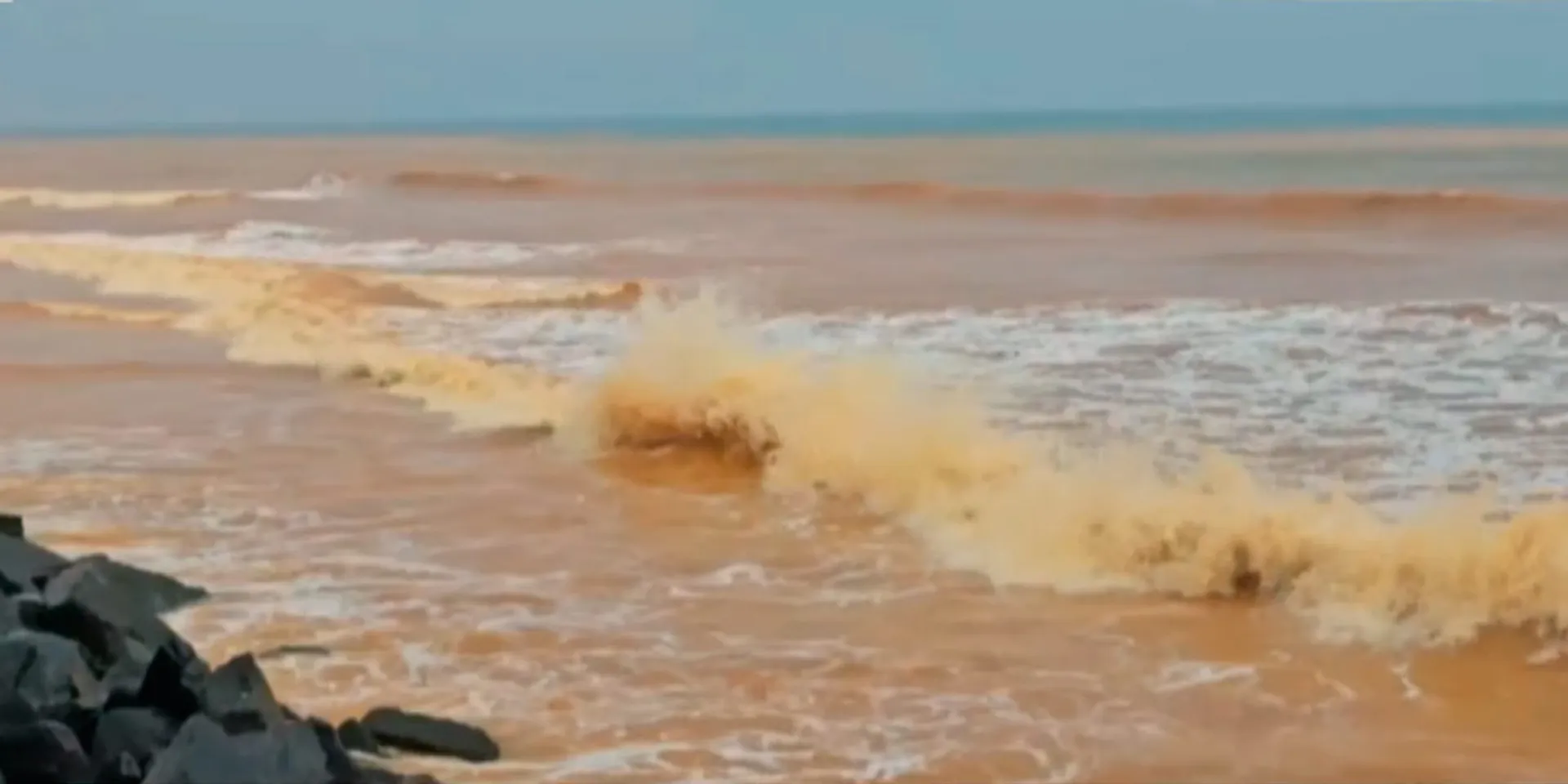 For the third time the color of Puduvai sea changed