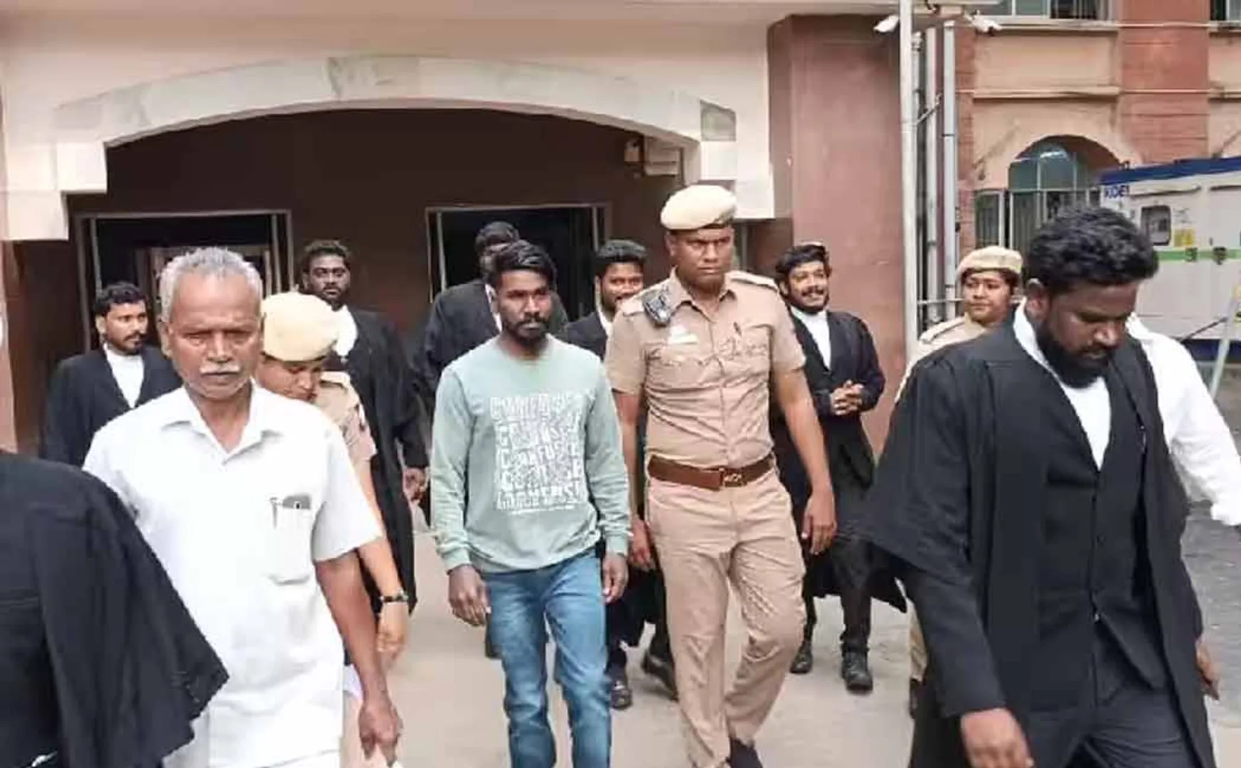 A famous rowdy who was afraid and surrender in court