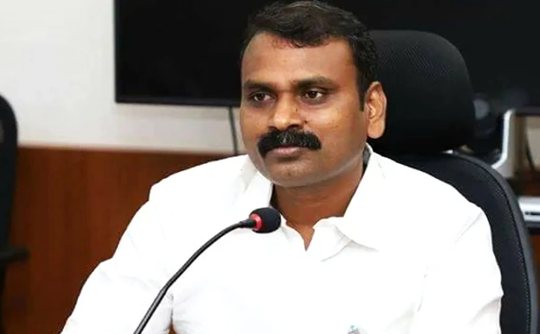L.murugan cricitized Tamilnadu government