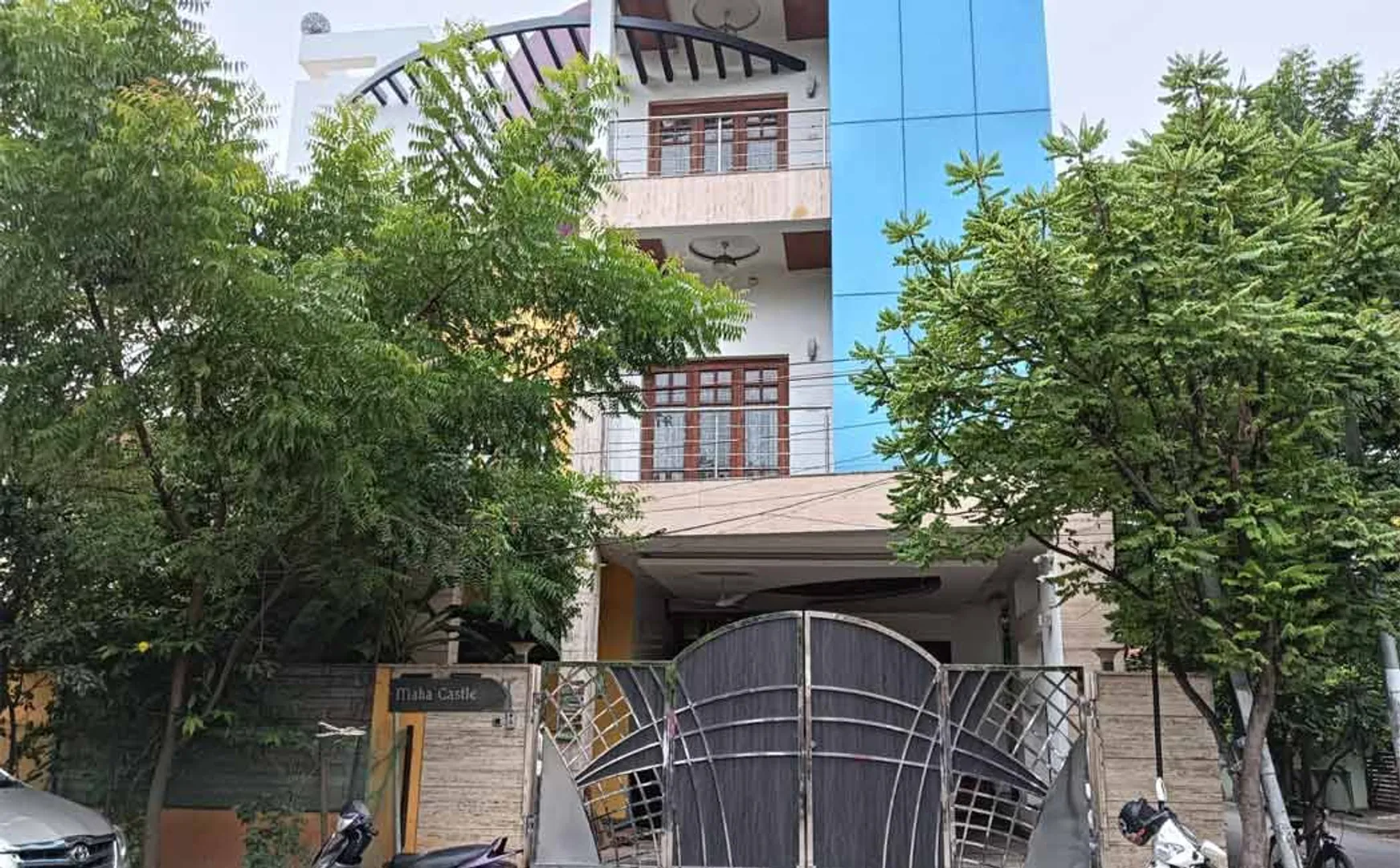 IT raid at the house of a famous financiers in Trichy