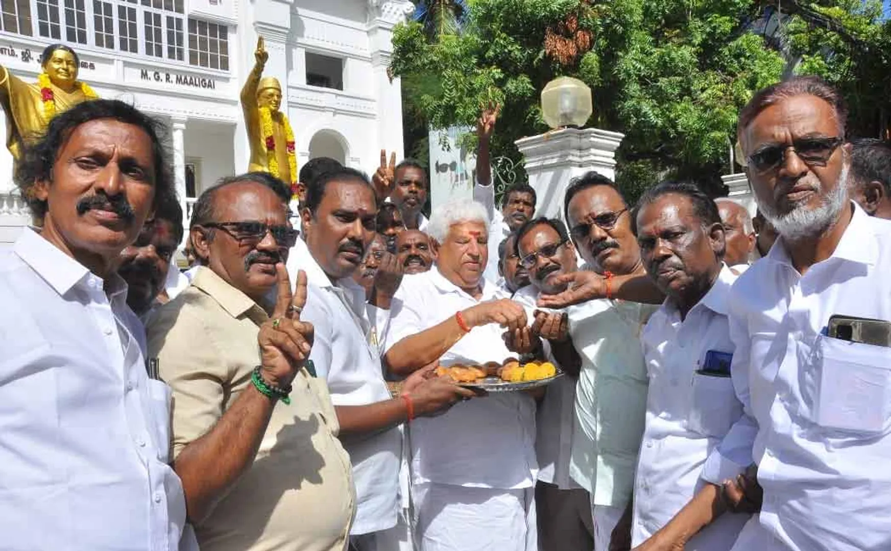 AIADMK party workers celebrate with sweets (Pictures)