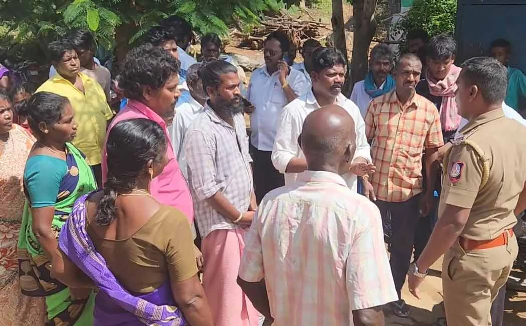 There is no place to cremate the deceased in Vaniyambadi
