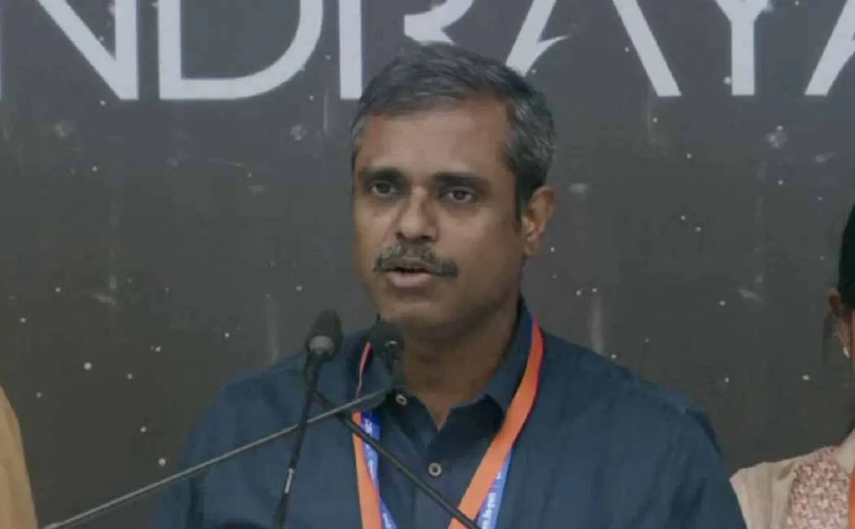 Scientist veeramuthuvel who distributed the incentive