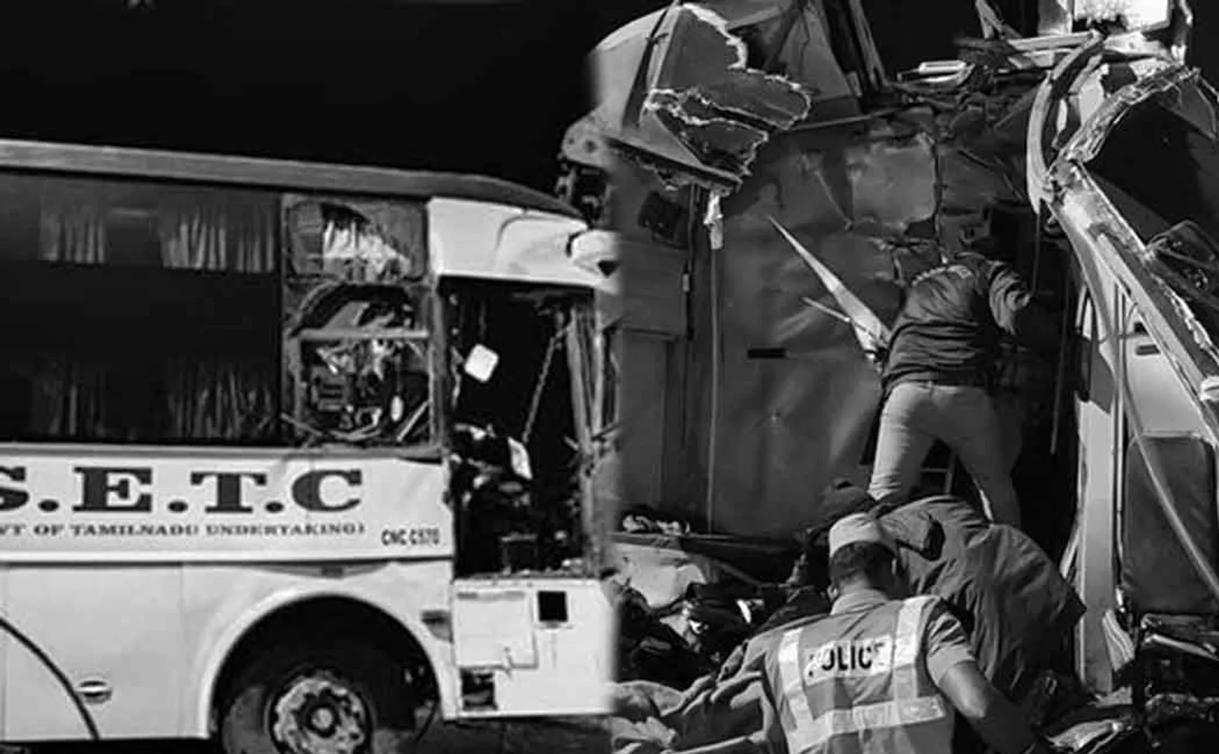  head-on collision between a government bus and a private bus