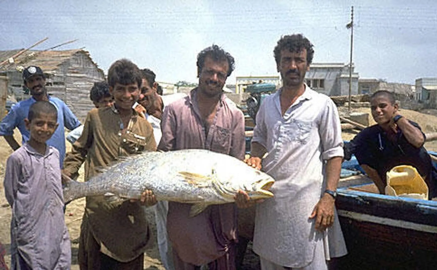Fisherman became a millionaire overnight after catching sowa golden fish in Pakistan