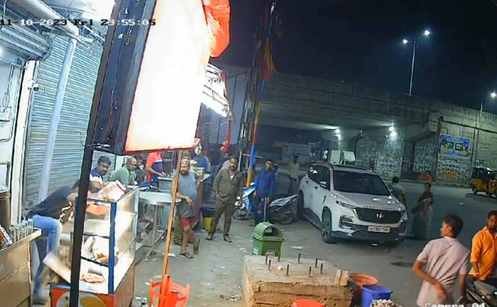 Two tea shops were looted in a pre-hostile dispute