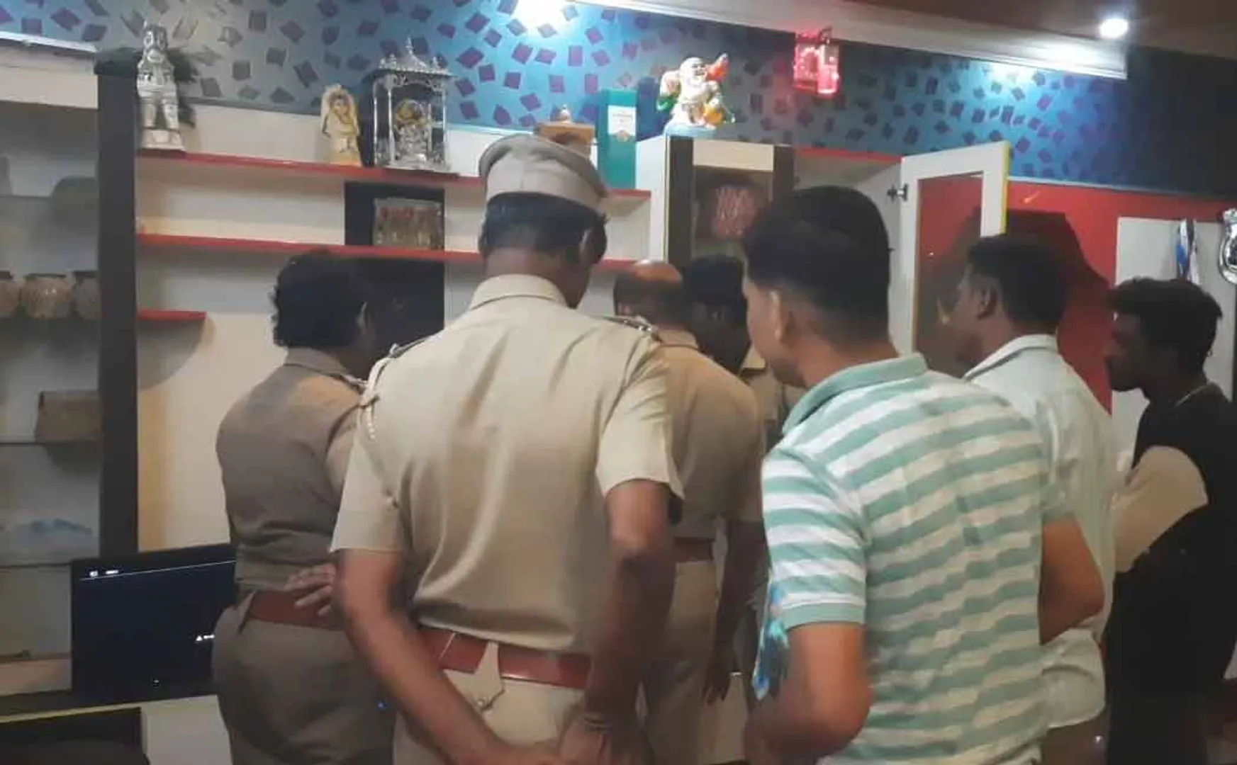  police are unable to catch the thieves in the subsequent thefts