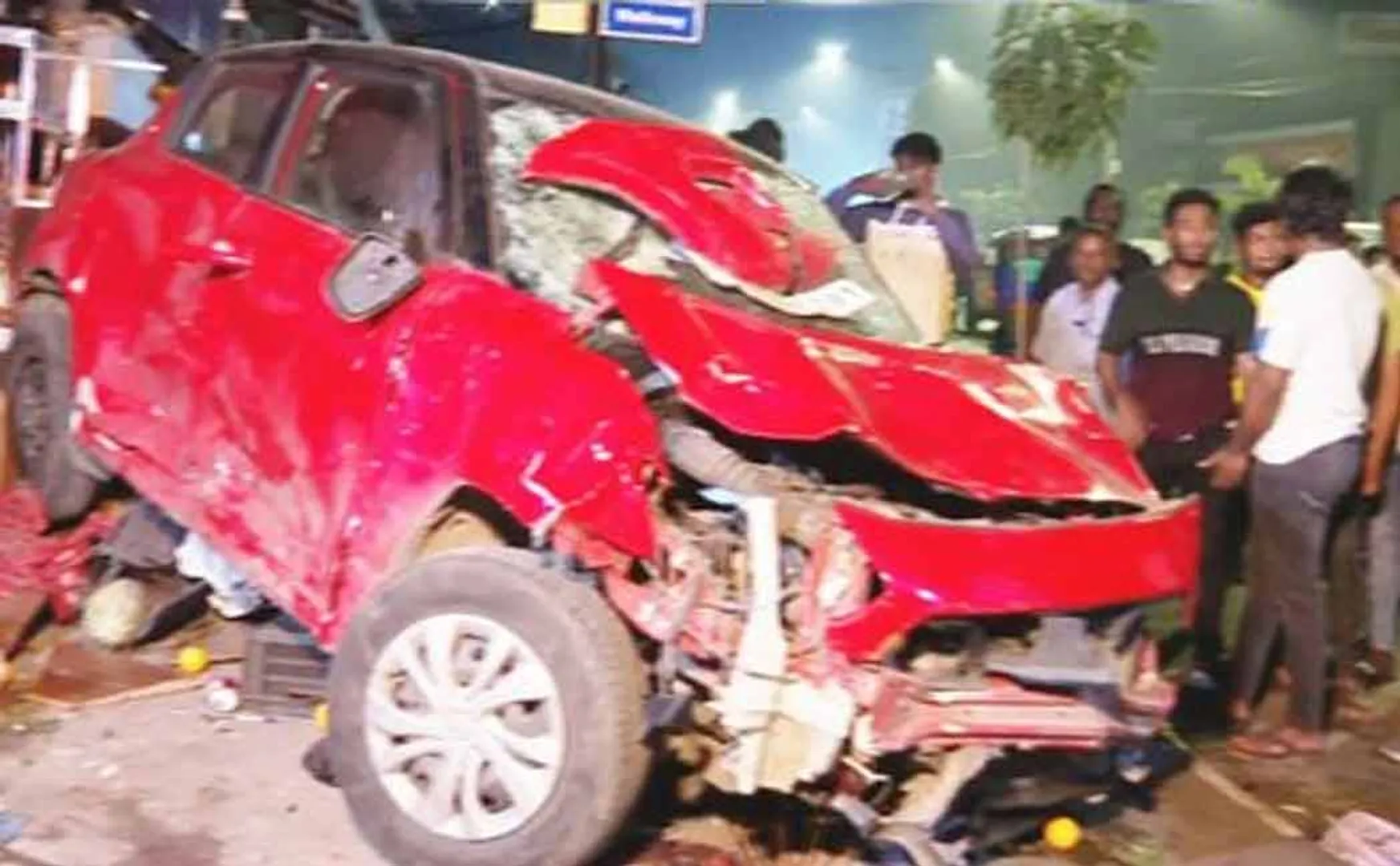 2 people are concerned in the road accident in Anna Nagar