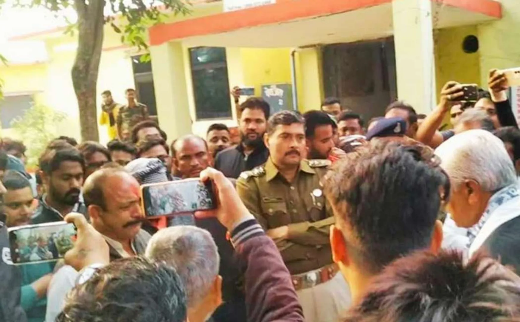 Congress accuses BJP at madhya pradesh voting incident
