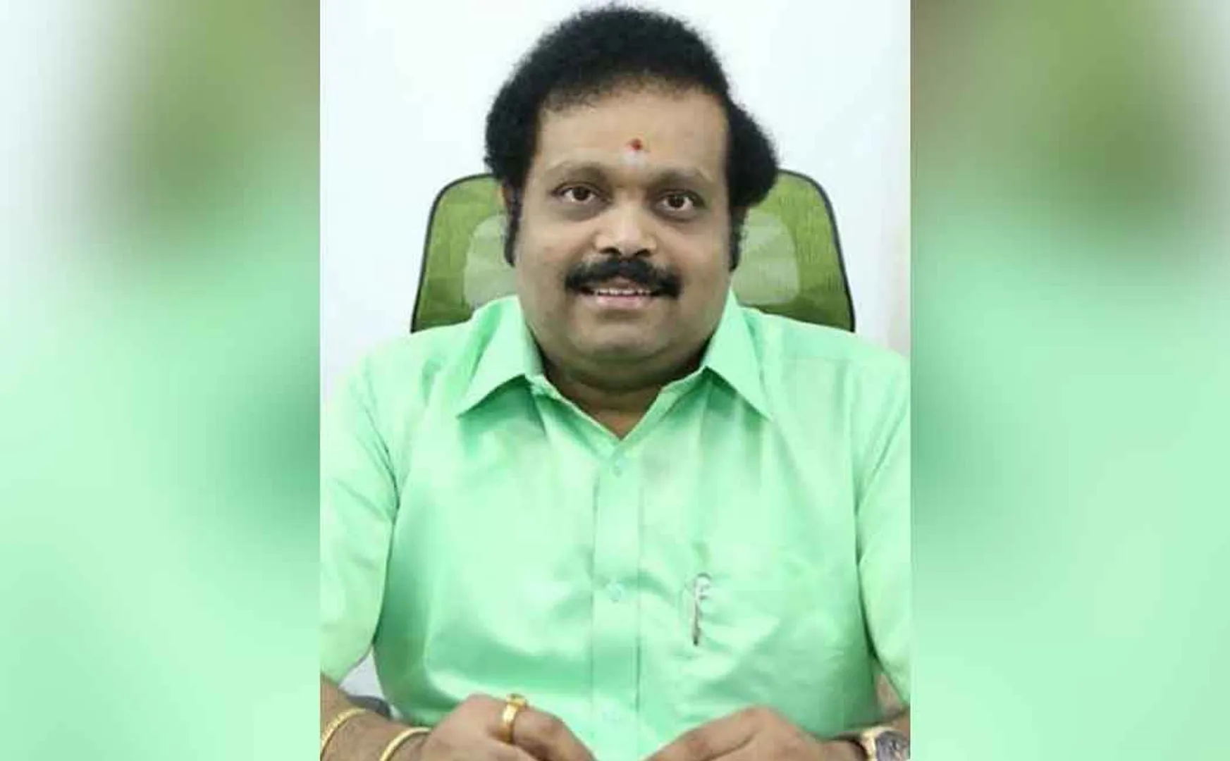 The villagers who blocked the MP  Kadir Ananda car!