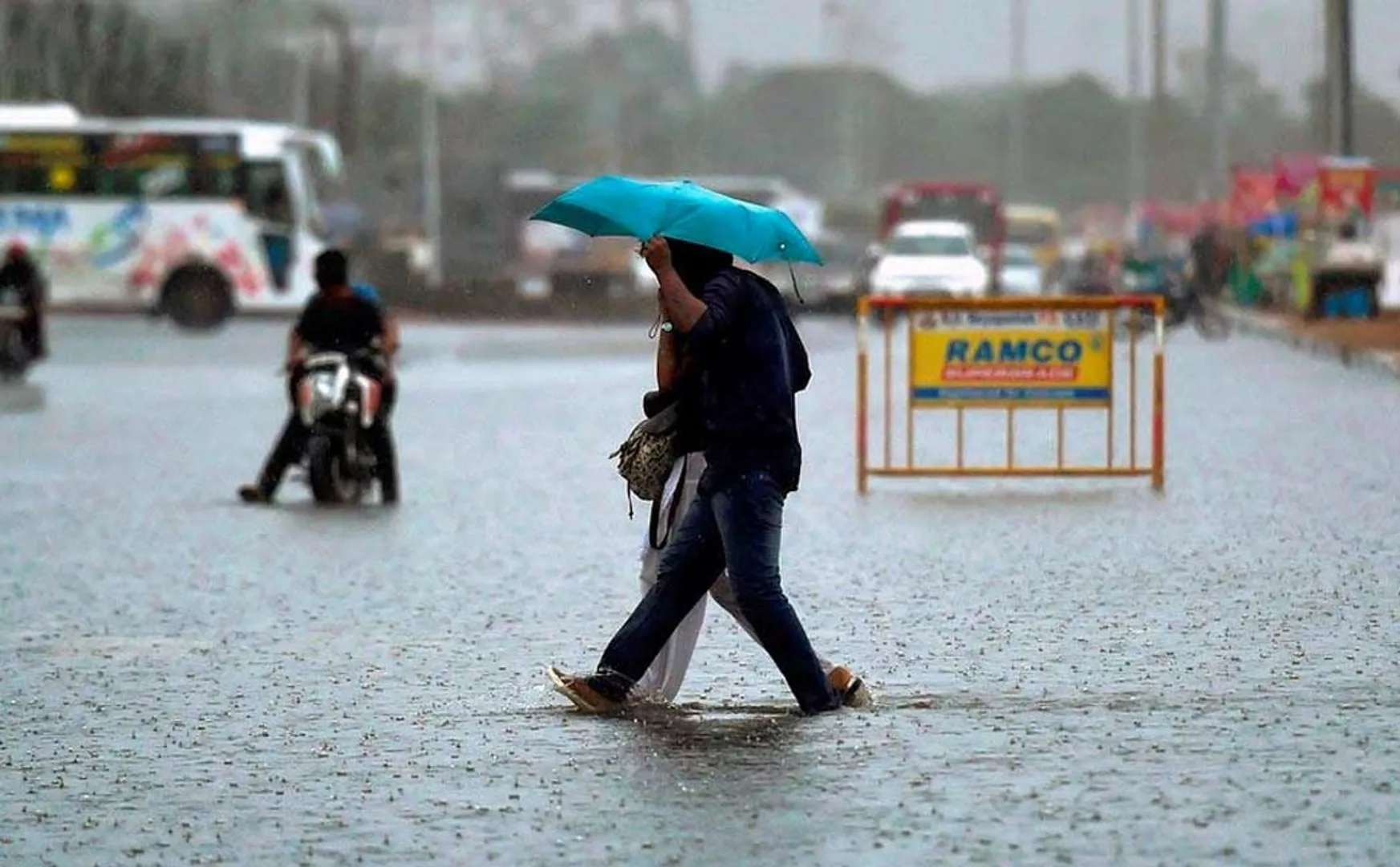 Chance of heavy rain in 11 districts
