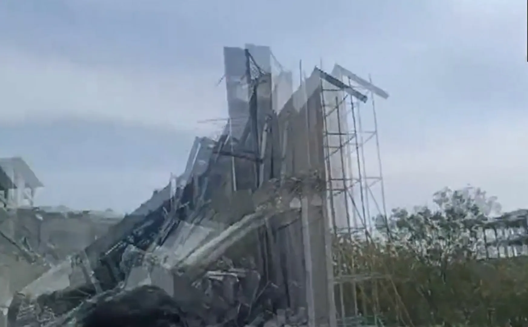 Stadium roof collapse accident; 3 people lost their lives