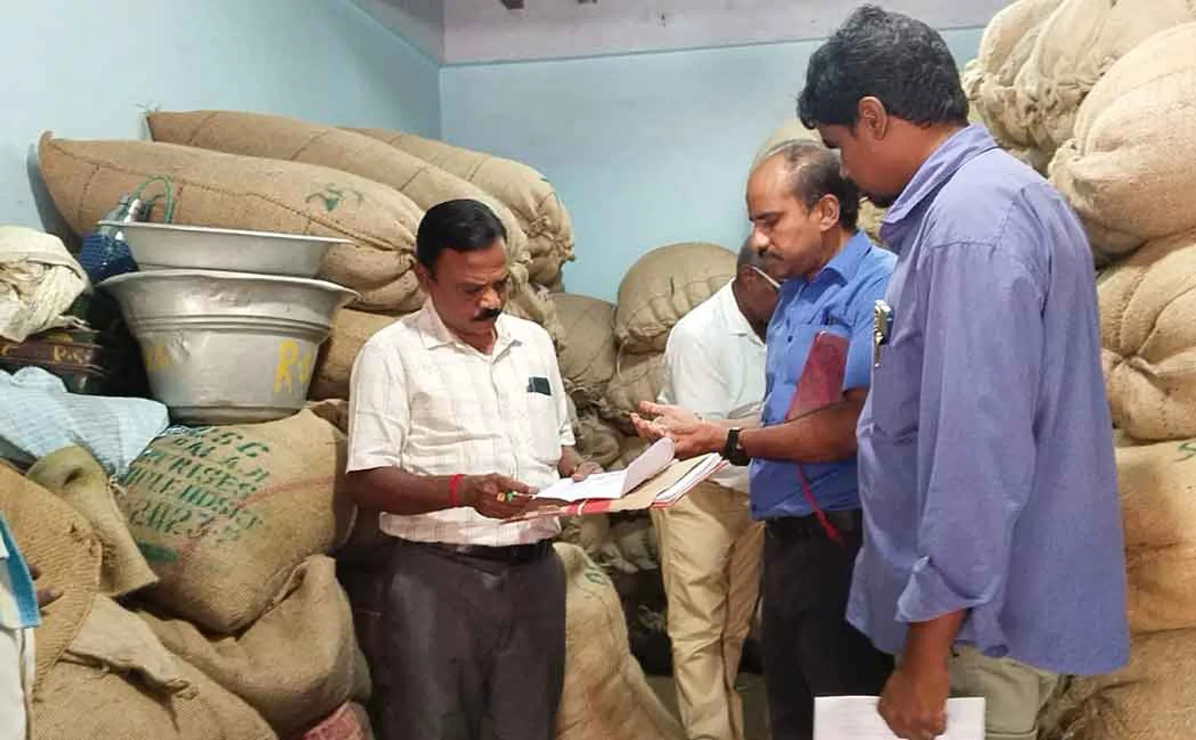 Officials blocked 44 tons of seed peanuts!
