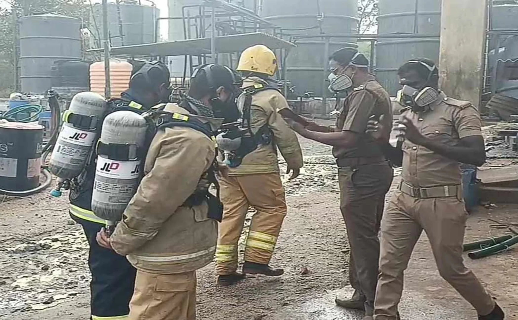 Acid tank burst accident in chemical factory 