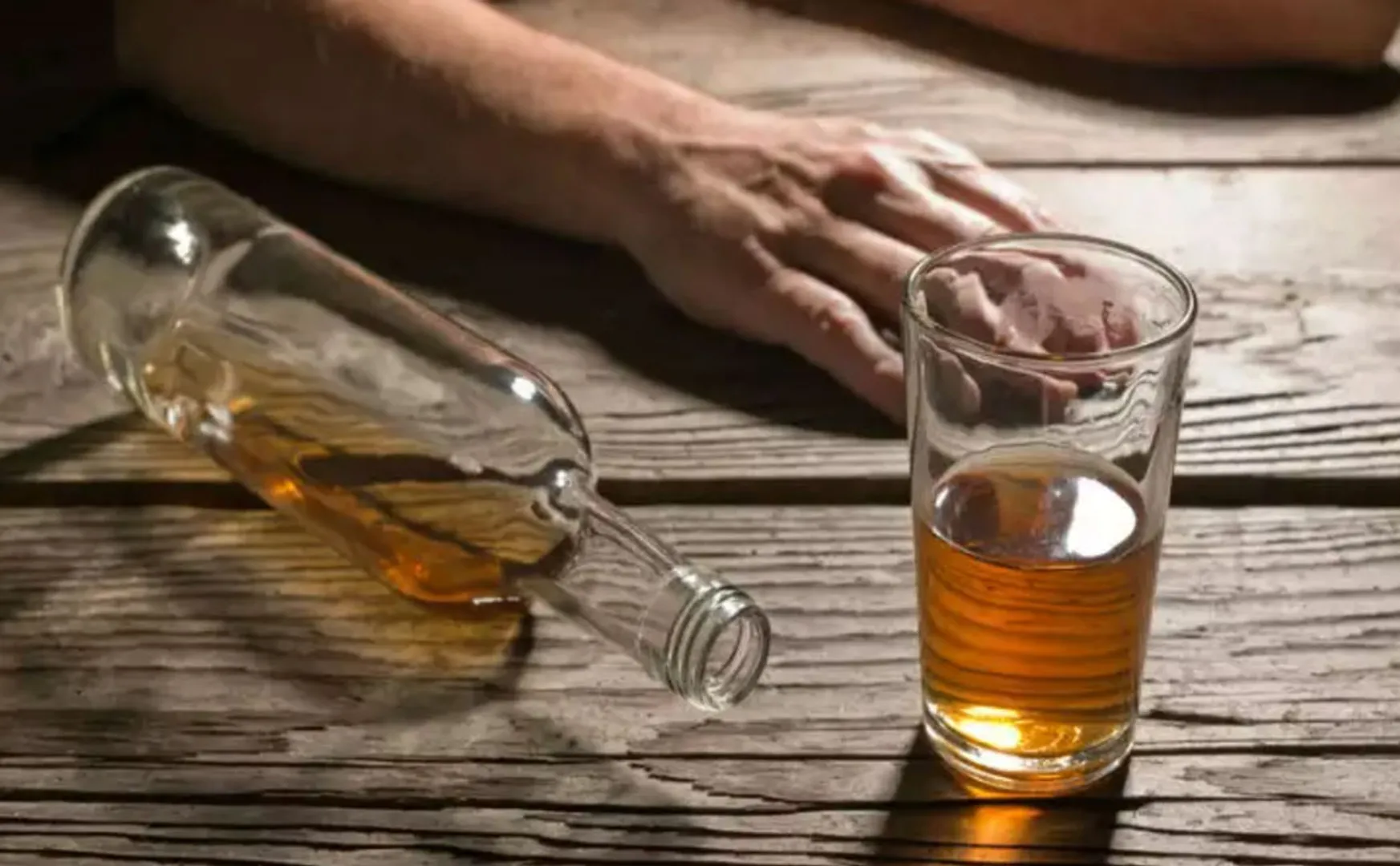 some people drinking liquor in government school premises in Erode