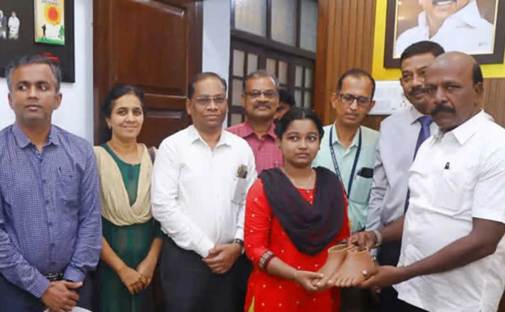 A girl suffering from a rare disease gets prosthetic legs at a cost of Rs 2.86 lakh!