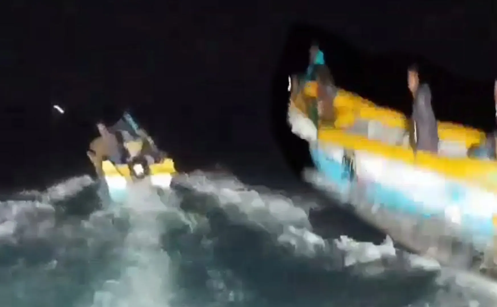 Tamil Nadu fisherman chased away Sri Lankan smuggler in the middle sea