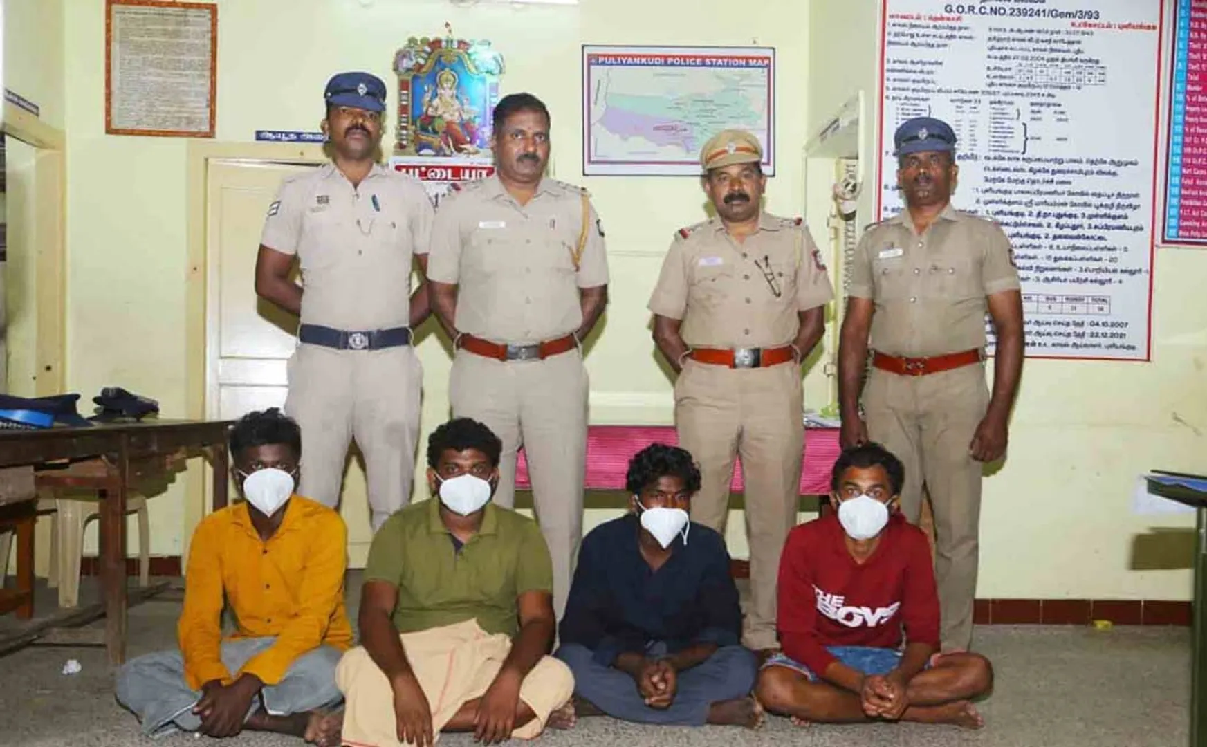 gang of extorting money from youth through social media was caught in Tenkasi