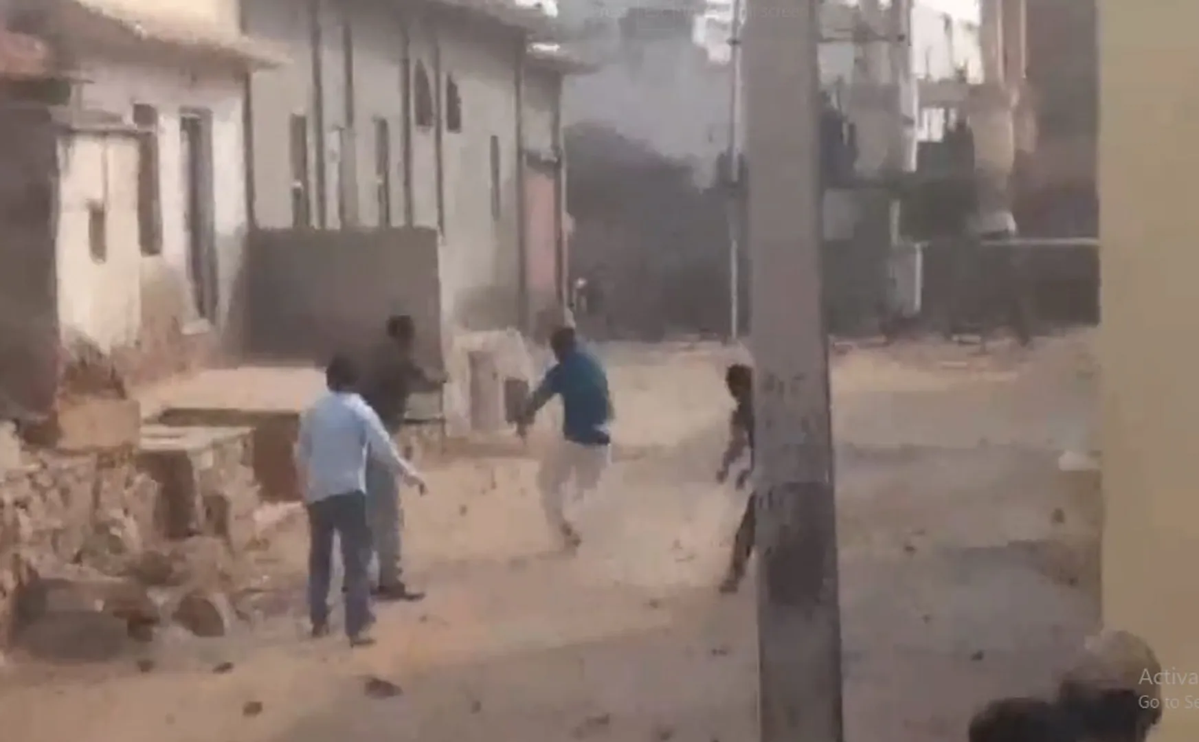 The incident of stone pelting between the two parties during the Rajasthan election!