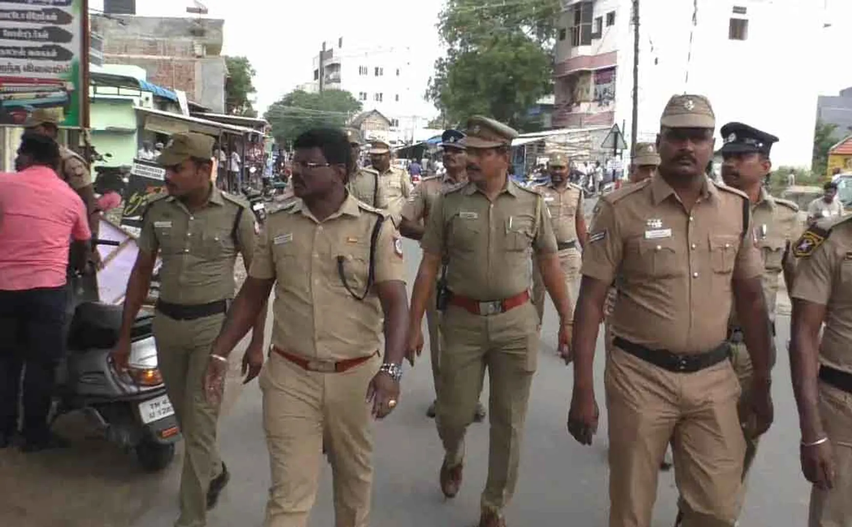 SP With 30 police in gutka operation 