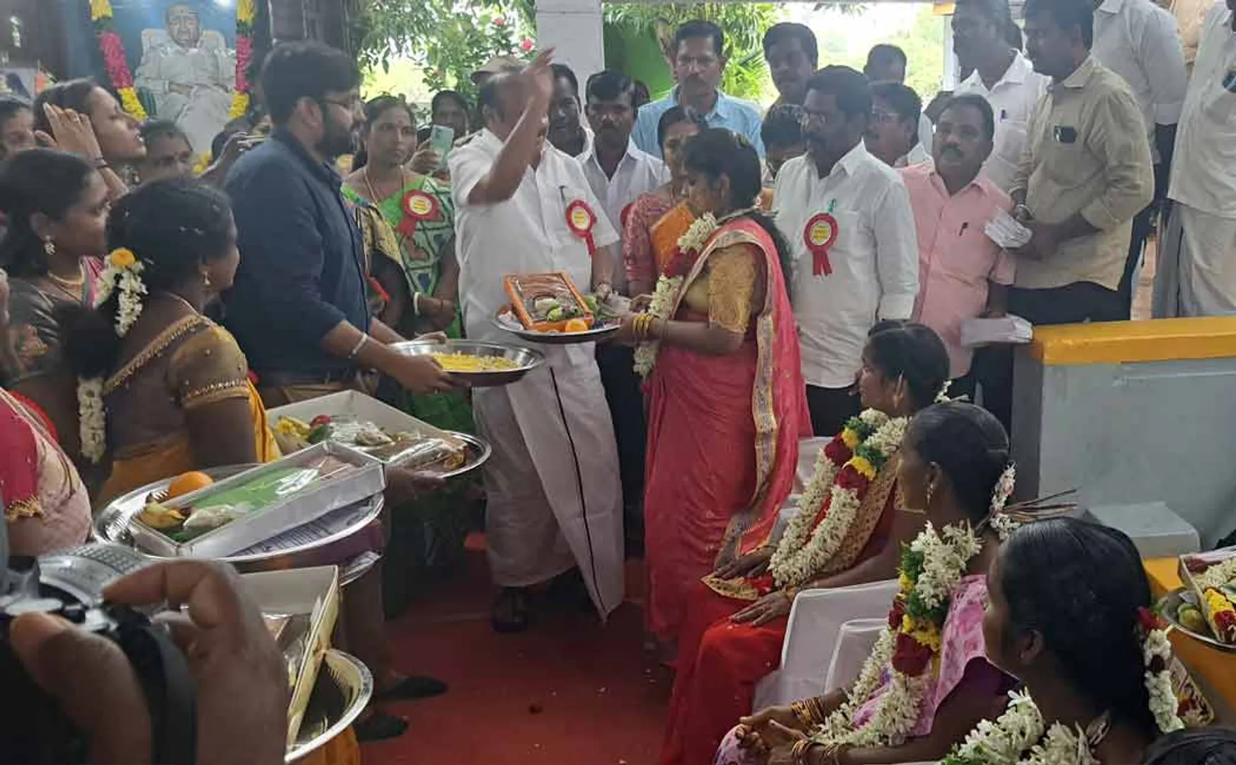  mrk panneerselvam participated in a community baby shower for 350 pregnant women