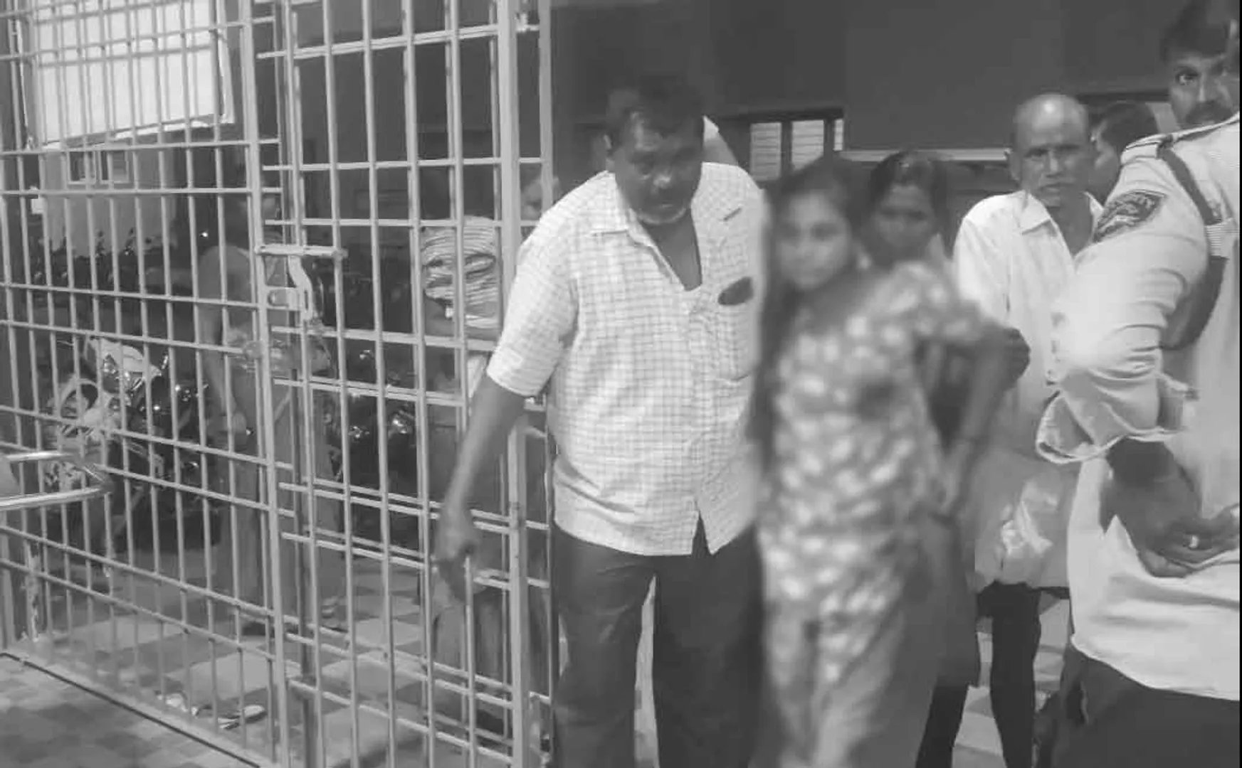 Brother stabs elder sister over cell phone obsession