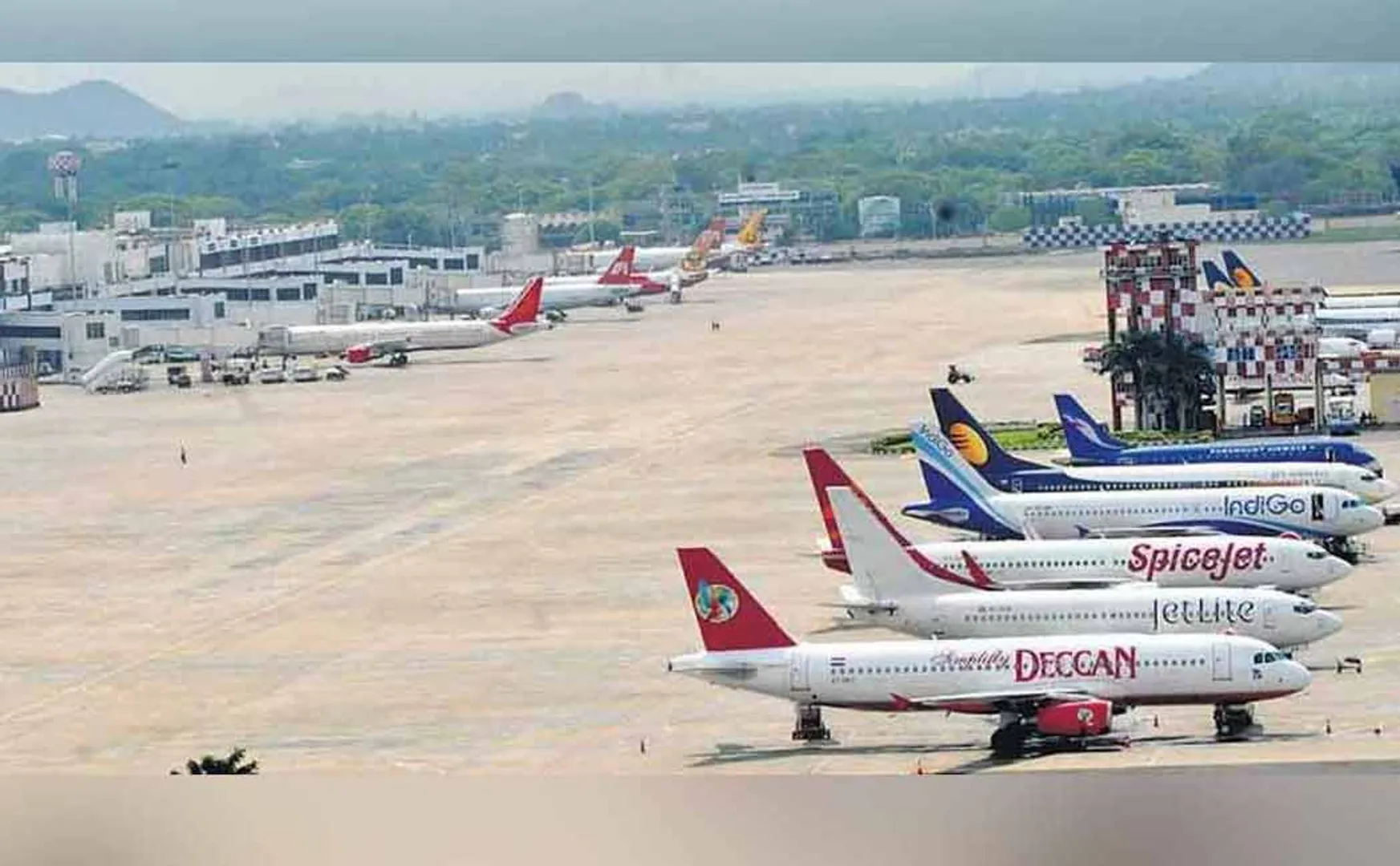 Storm echoes; 7 flights cancelled