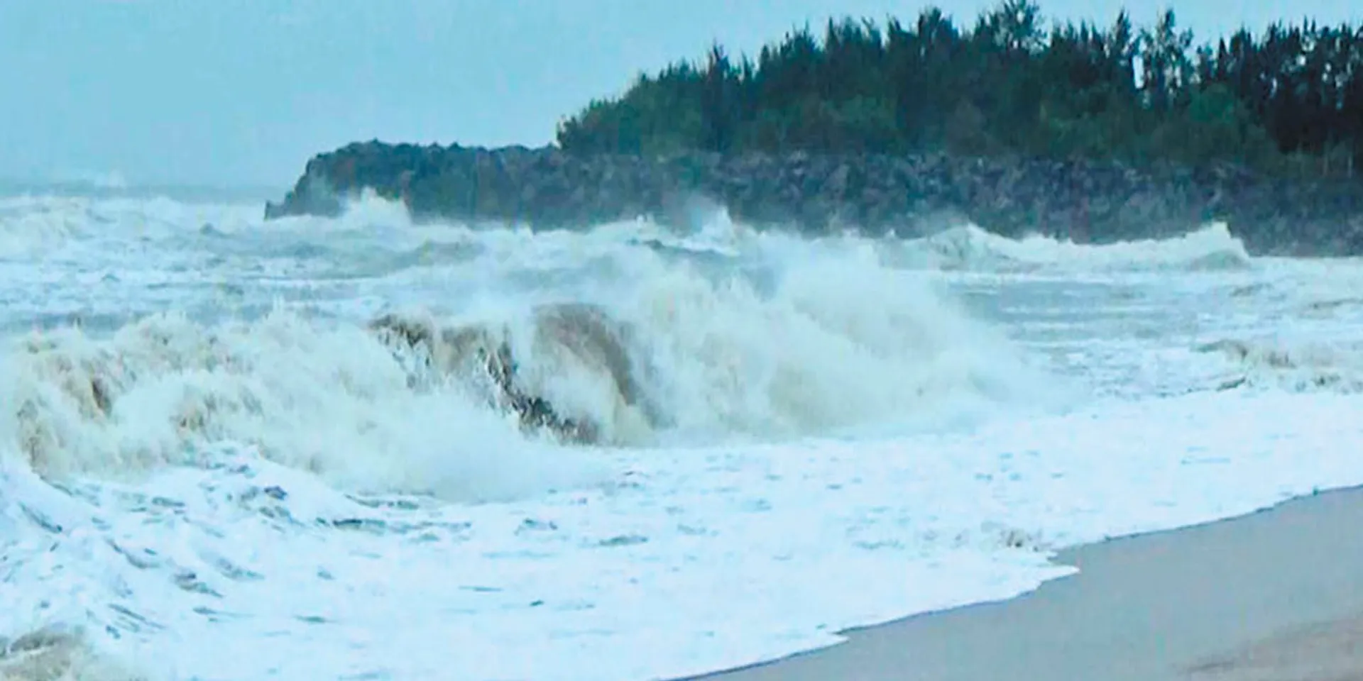 Furious Sea; Strong winds-District Collector warning