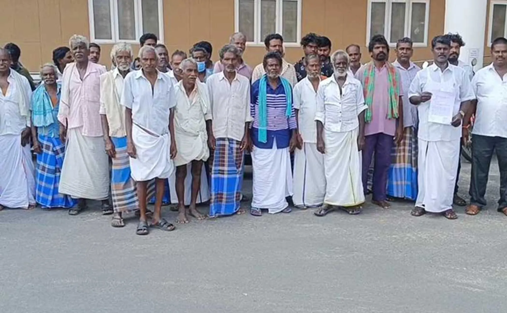 people petition Ranipet District Collector to open Tasmac in their area