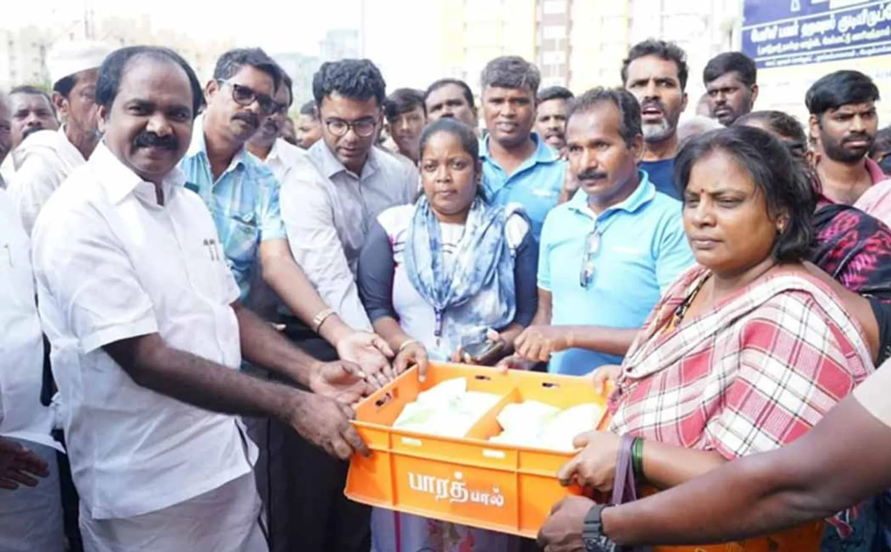  company provided 5000 liters of milk to the people affected by the storm