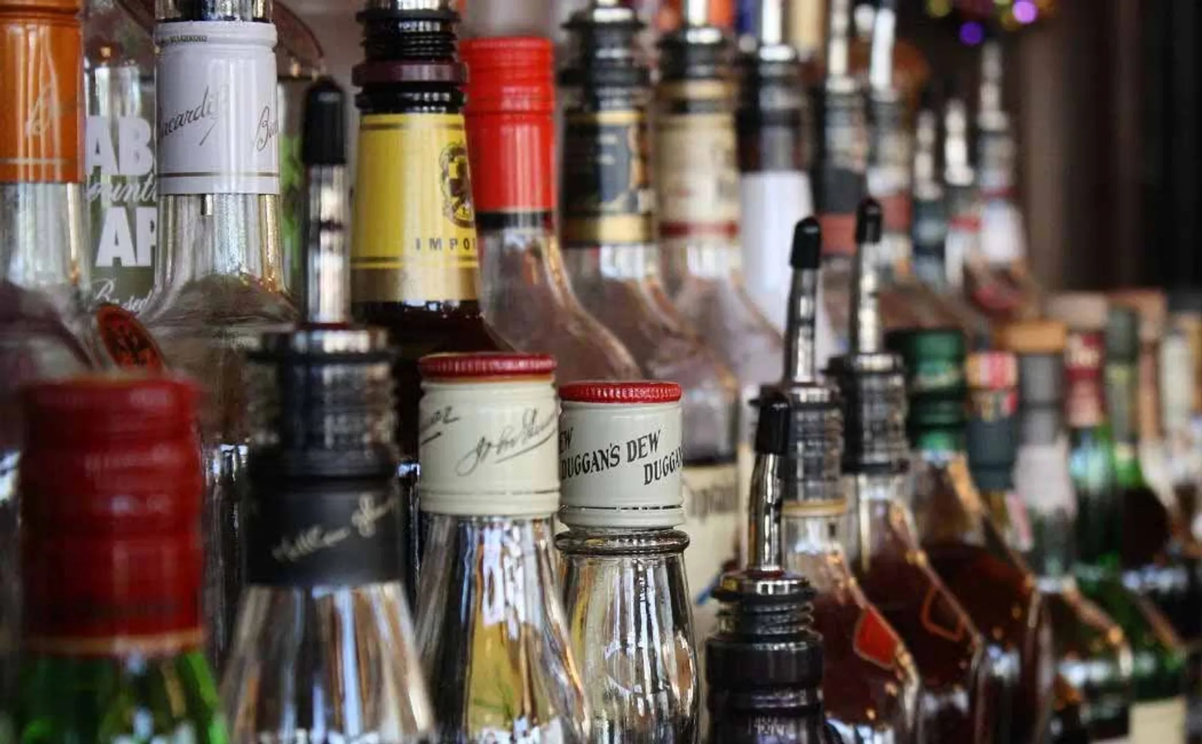 husband beat his wife to passed away because she didn't pay him to drink liquor